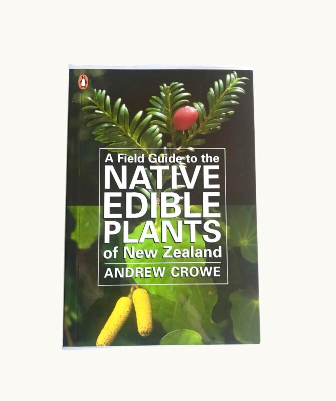 A FIELD GUIDE TO THE NATIVE EDIBLE PLANTS OF NEW ZEALAND - ANDREW CROWE